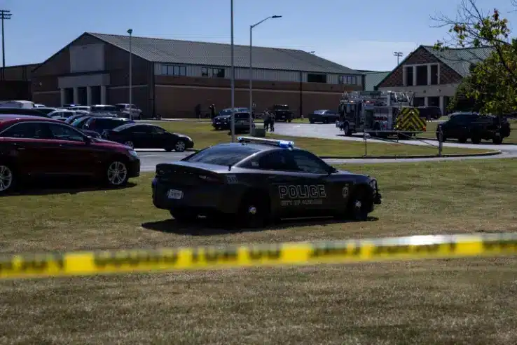 Un tireur de 14 ans fait quatre morts dans son lycée aux Etats-Unis