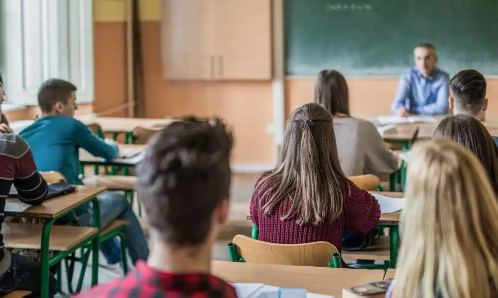 Budget 2025 : 4000 postes d’enseignants seront supprimés à l’Education nationale