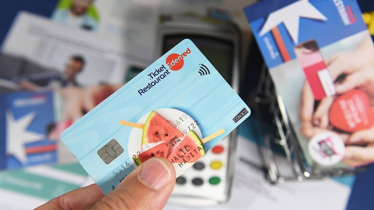 Titres restaurant pour les courses alimentaires: l'Assemblée adopte une prolongation jusqu'à fin 2026