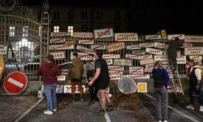 Des agriculteurs en colère ciblent préfectures, poids lourds et plateformes logistiques