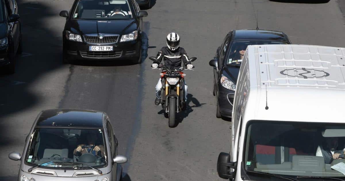 La circulation des deux-roues motorisés entre les files généralisée et encadrée