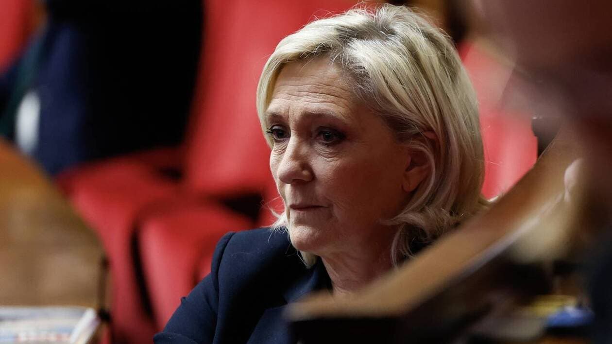 Immigration : Marine Le Pen "ferait exactement ce qu'a fait Donald Trump avec la Colombie", avec les ressortissants algériens expulsés