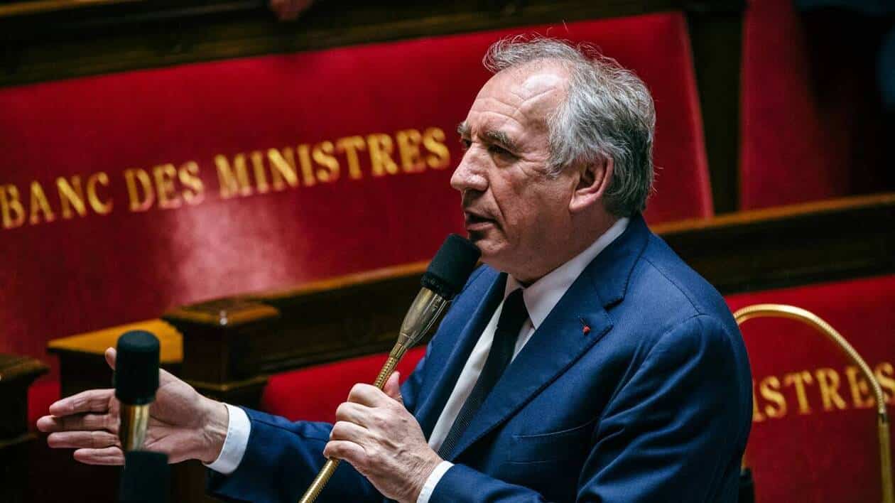 Bayrou poursuit ses tractations à la veille de la déclaration de politique générale