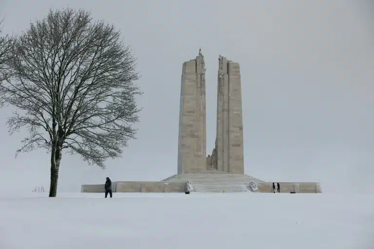 Deux morts et une vingtaine de blessés dans le Nord et le Pas-de-Calais au cours d'un épisode neigeux