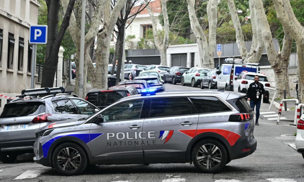 Marseille : deux personnes placées en garde à vue après le jet d’engins explosifs contre le consulat de Russie
