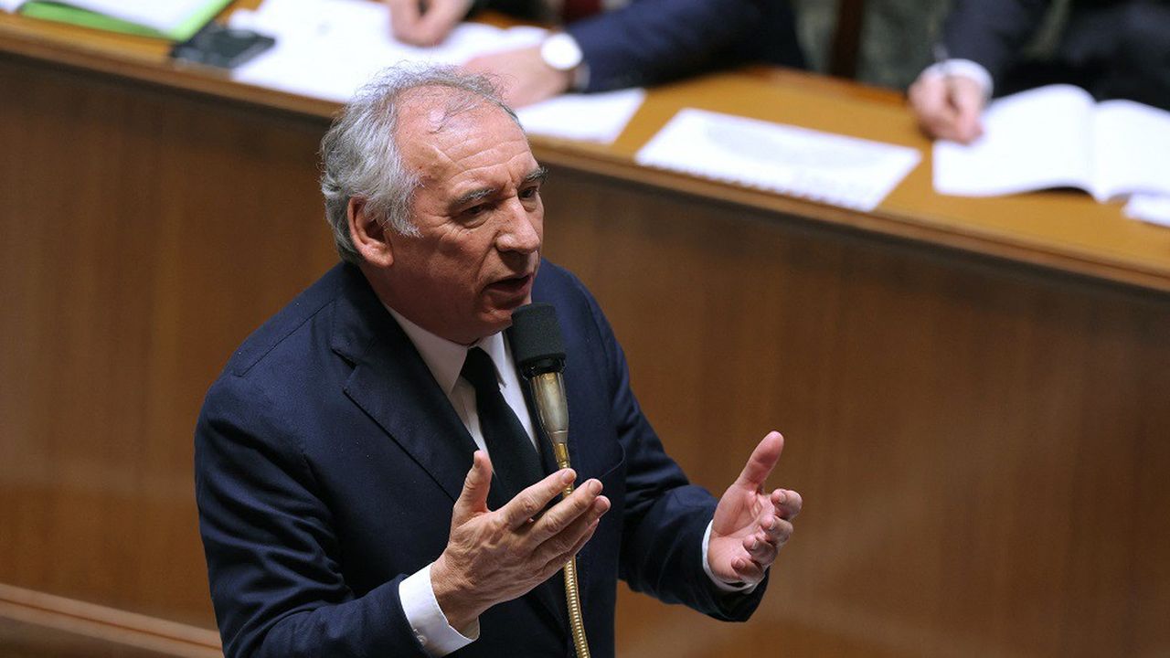 Budget: Bayrou va dégainer le 49.3 au risque de la censure