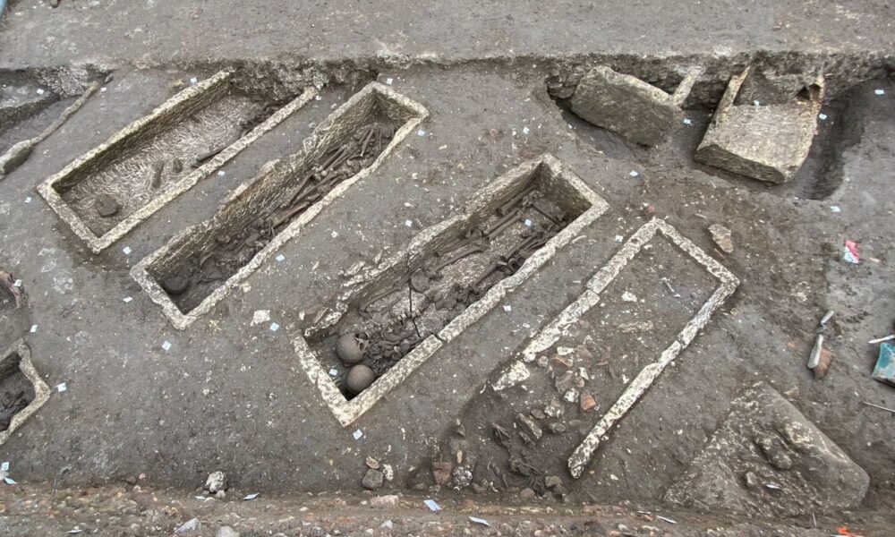 Bordeaux : 9 sarcophages vieux de 1 300 ans retrouvés en plein cœur de la ville