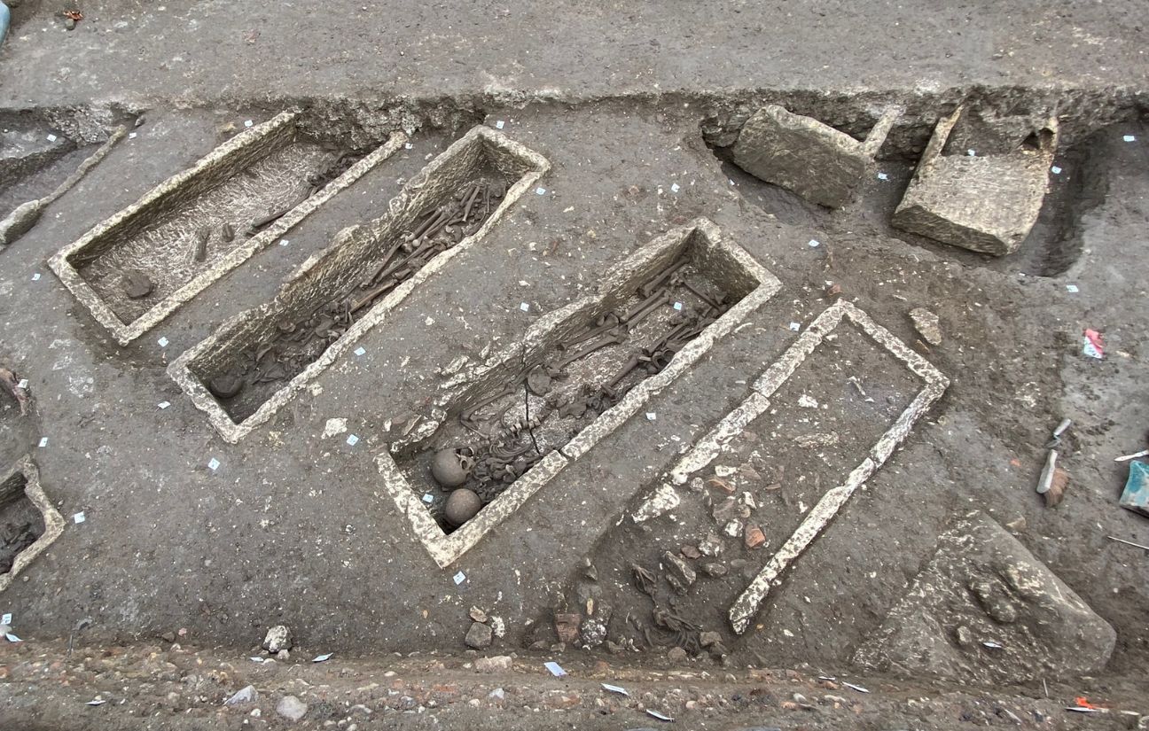 Bordeaux : 9 sarcophages vieux de 1 300 ans retrouvés en plein cœur de la ville