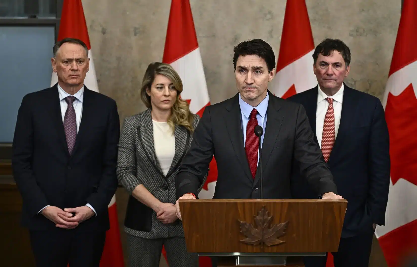 Droits de douane : le Mexique, le Canada et la Chine promettent de répliquer à l'offensive de Trump