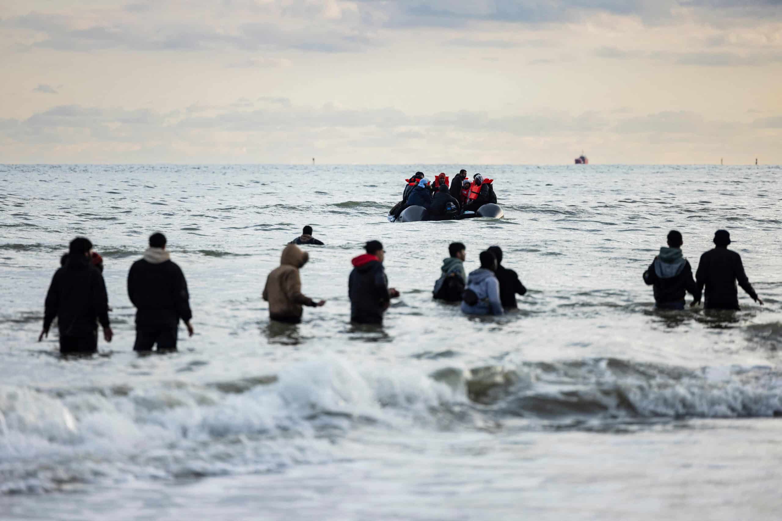 Deux corps découverts sur une plage du Pas-de-Calais, 230 migrants secourus en mer