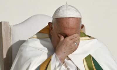 Le pape François reste dans un état critique mais en "légère amélioration"