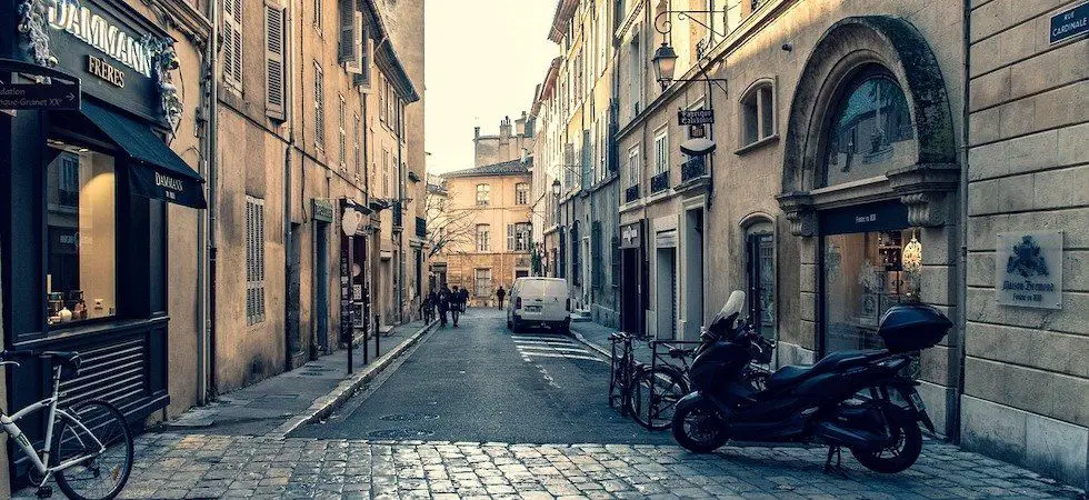 Un homme armé d’une machette terrorise des lycéens à Aix-en-Provence