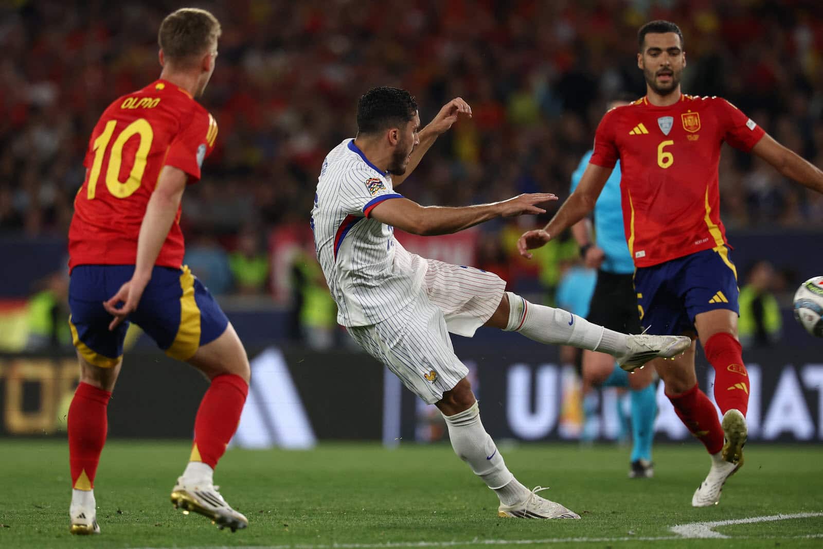 Football : la Roja assomme des Bleus trop fragiles dans une demi-finale spectaculaire