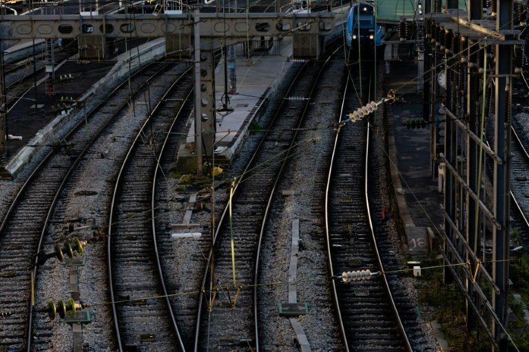 Gare de l'Est paralysée une panne d'électricité stoppe tous les trains