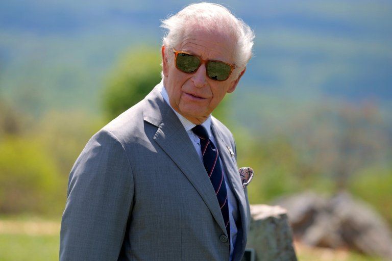 Charles III met ses comptes sur la table pour la première fois