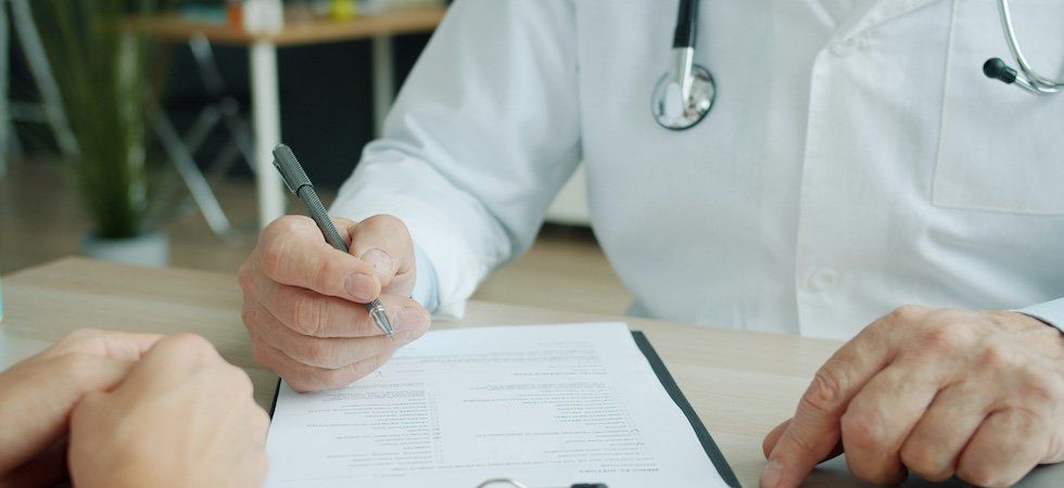 Pas le choix, la Sécu serre la vis sur les arrêts maladie