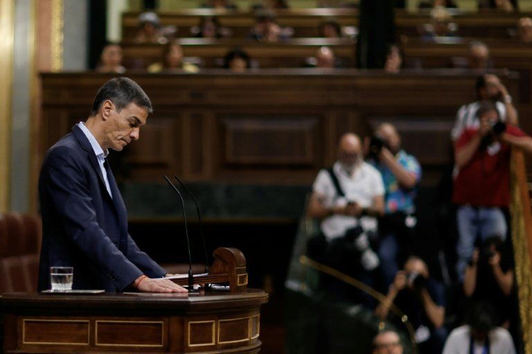 « Il n'y a pas de corruption généralisée » lance Pedro Sánchez aux députés