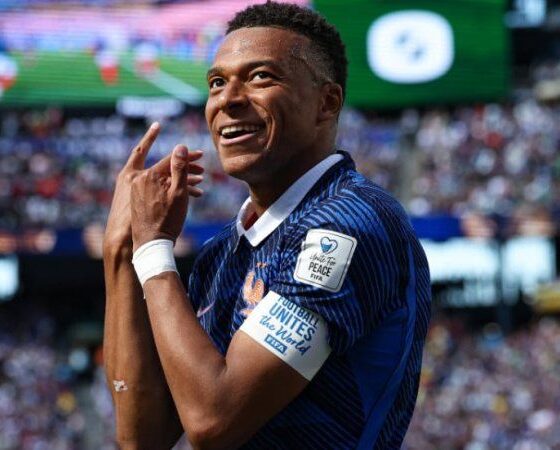 Mbappé rejoint Giroud au sommet des buteurs des Bleus