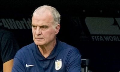 Bielsa balance la photo et fait taire les curieux