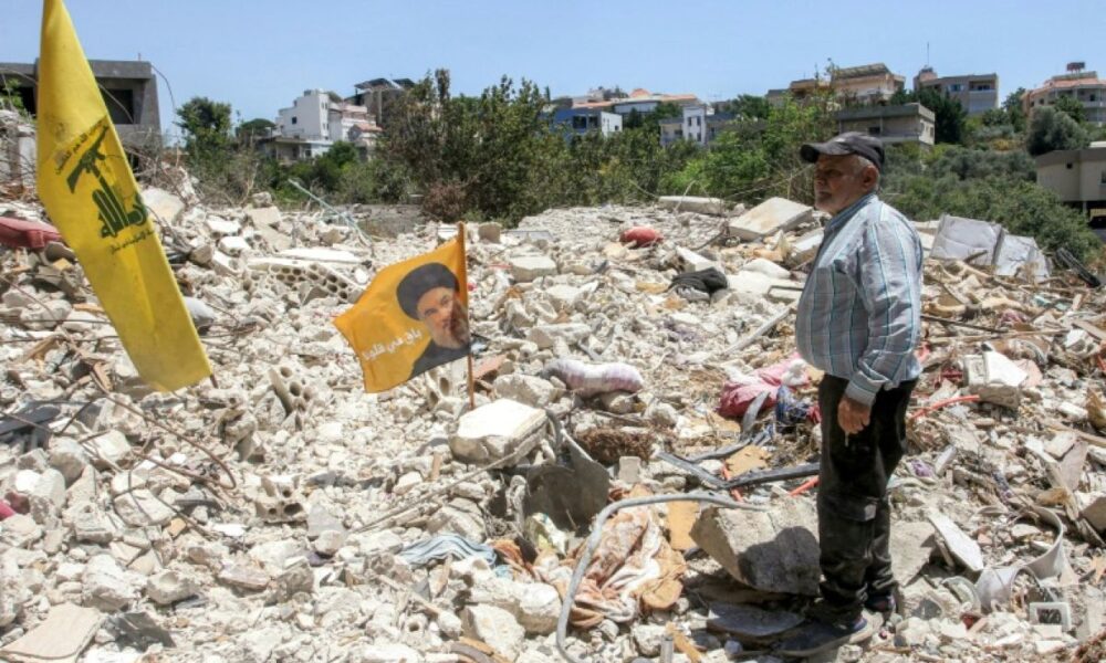 Dans la poussière du Liban, elle cherche la tombe de son frère jumeau