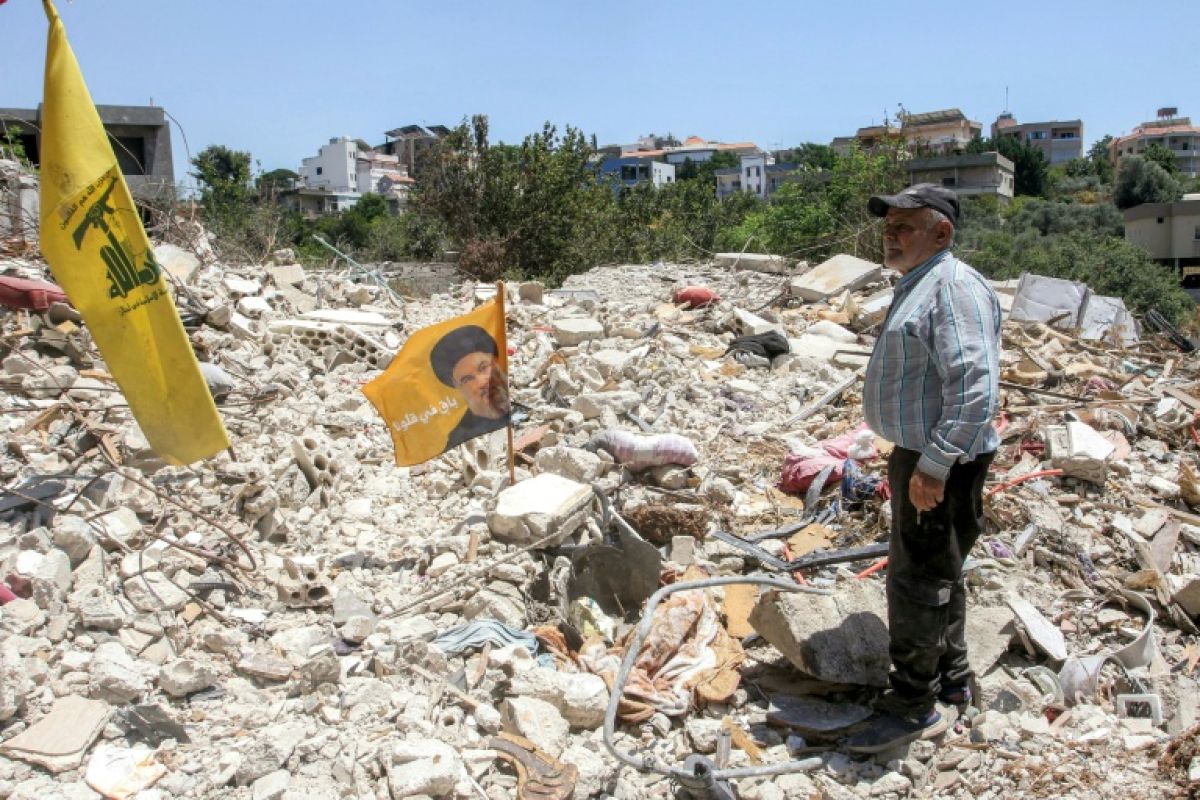 Dans la poussière du Liban, elle cherche la tombe de son frère jumeau