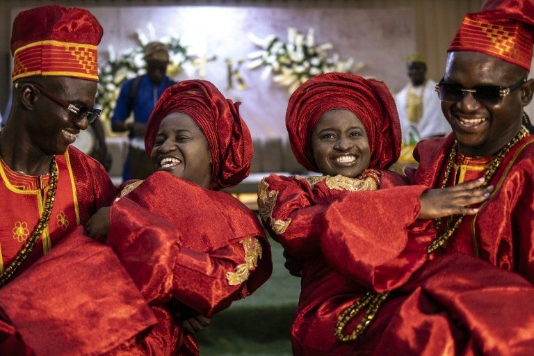 Au Nigeria, deux paires de jumeaux célèbrent un mariage qui défie les coïncidences