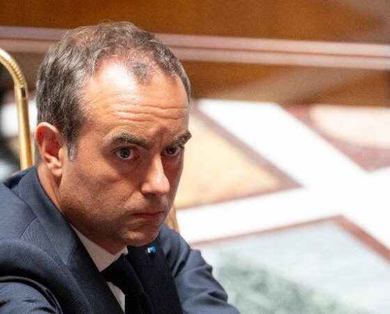 Un été sous tension : les ministres invités à ne pas s'éloigner