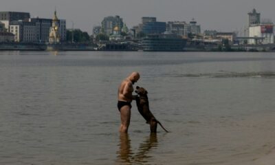 Chaleur extrême et bombes russes le dangereux été des plages ukrainiennes
