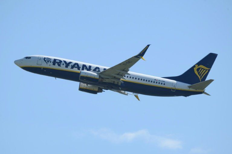 Ryanair épinglée pour faire payer les parents qui veulent s’asseoir avec leurs enfants