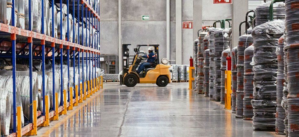 Il livrait des bouteilles d'eau, un chariot élévateur l'a tué