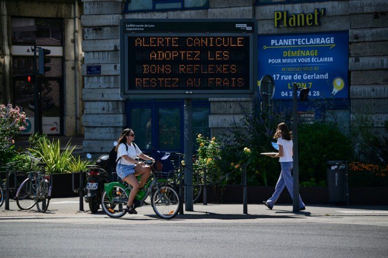 Vague de chaleur record 35 départements au plus haut niveau d'alerte