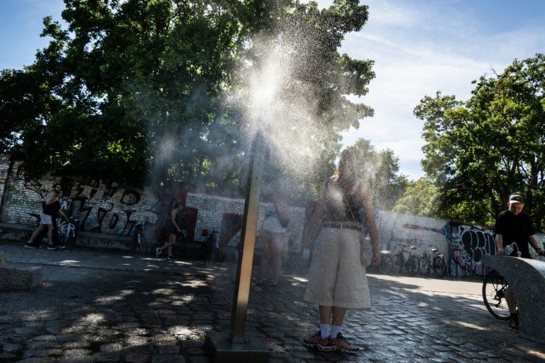 L'Europe étouffe sous une chaleur record la France atteint 43°C