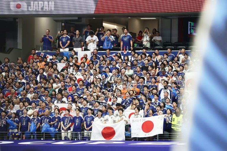 L'image parfaite des supporters japonais cache une réalité moins reluisante