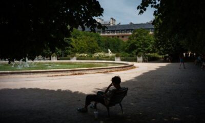 La France suffoque encore mais la vigilance baisse dans l'Ouest
