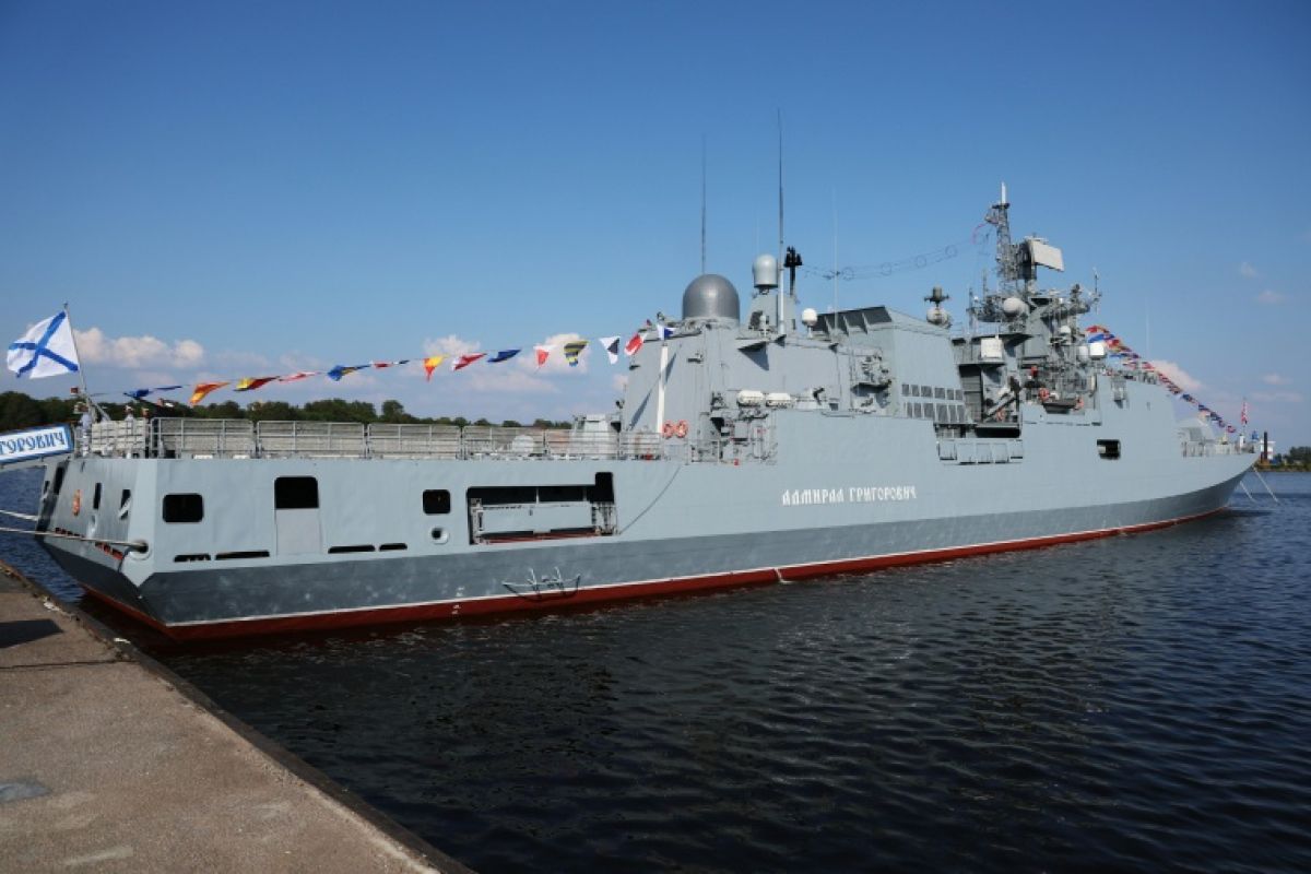 Coup de semonce dans la Manche un yacht britannique sous le viseur d une frégate russe