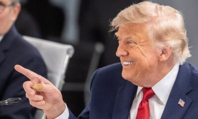 Trump signe un accord avec l'Iran depuis le château de Versailles