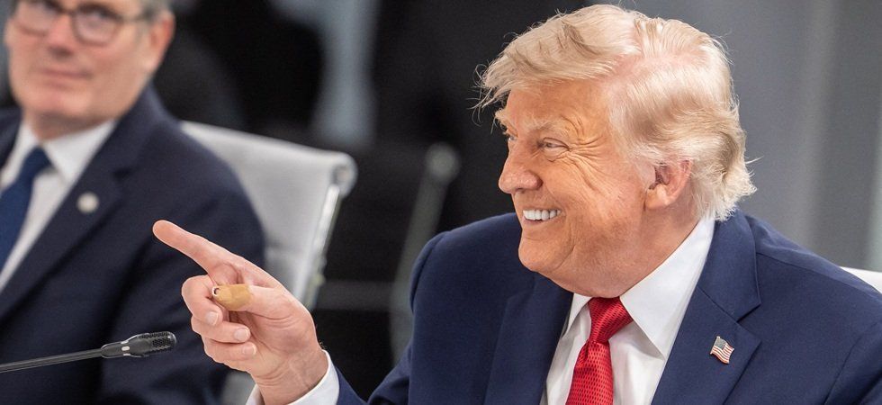 Trump signe un accord avec l'Iran depuis le château de Versailles