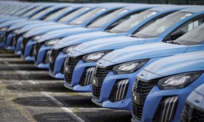 Le prix des voitures neuves flambe, les ventes s'effondrent