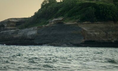 Un pan de falaise s'effondre sur des plongeurs à Biarritz les secours cherchent toujours un disparu