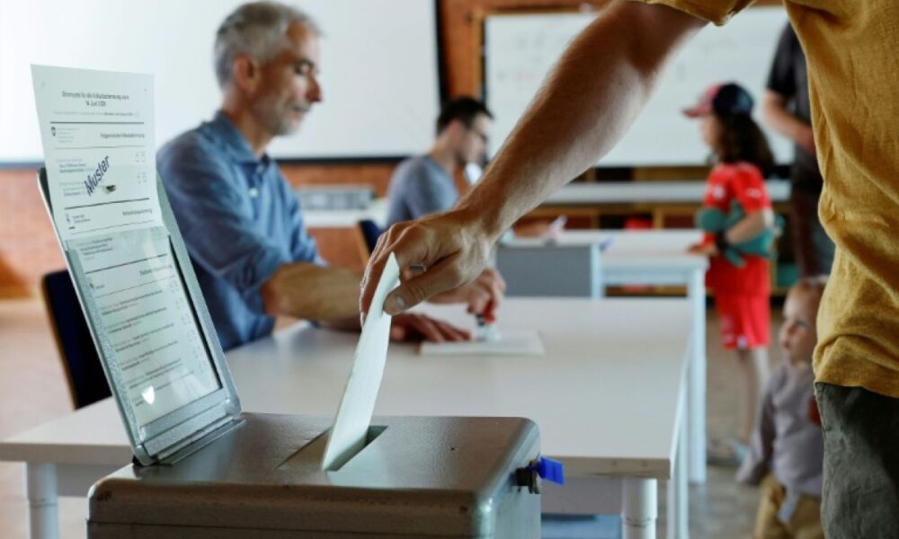 La Suisse dit non à la tentation du repli et préserve ses liens avec l’Europe