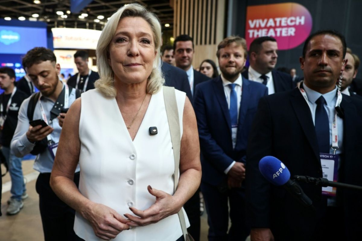 Le Pen et Mélenchon à Vivatech même passion pour les robots même clash sur la clim