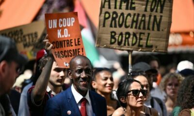 Des milliers de marcheurs contre le racisme défient la canicule à Paris