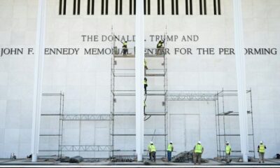 Le nom de Trump dégringole du Kennedy Center à Washington