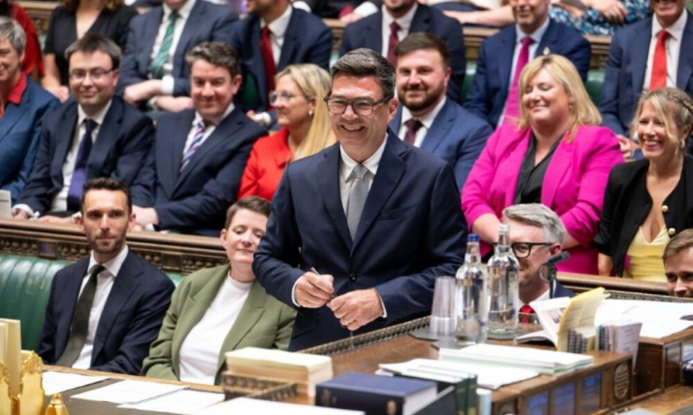 Andy Burnham prêt à secouer l'économie britannique