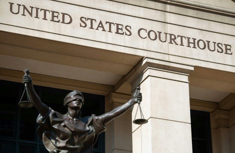 Des avocats pris la main dans le sac par l'IA : la justice serre la vis
