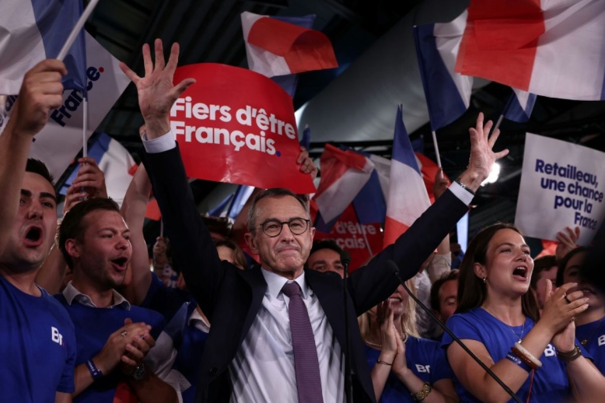 Bruno Retailleau sonne la charge pour sa première grande réunion de campagne