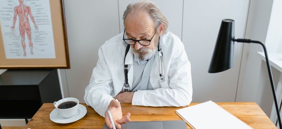 Cumul emploi-retraite le cas des médecins force le gouvernement à lâcher du lest