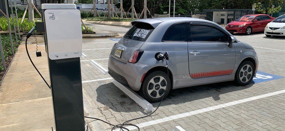 Cet ancien directeur a écouté ChatGPT et sa concession de voitures électriques d'occasion cartonne