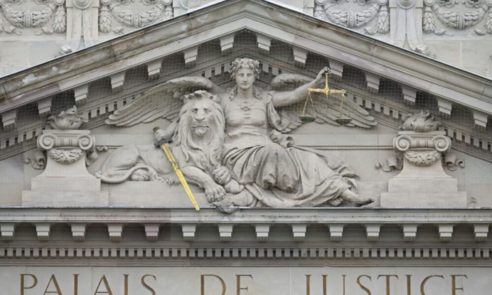 Un ostéopathe jugé pour viols sur 29 patientes : 20 ans de prison requis, il invoque la maladresse