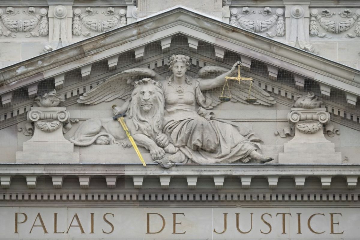 Un ostéopathe jugé pour viols sur 29 patientes : 20 ans de prison requis, il invoque la maladresse